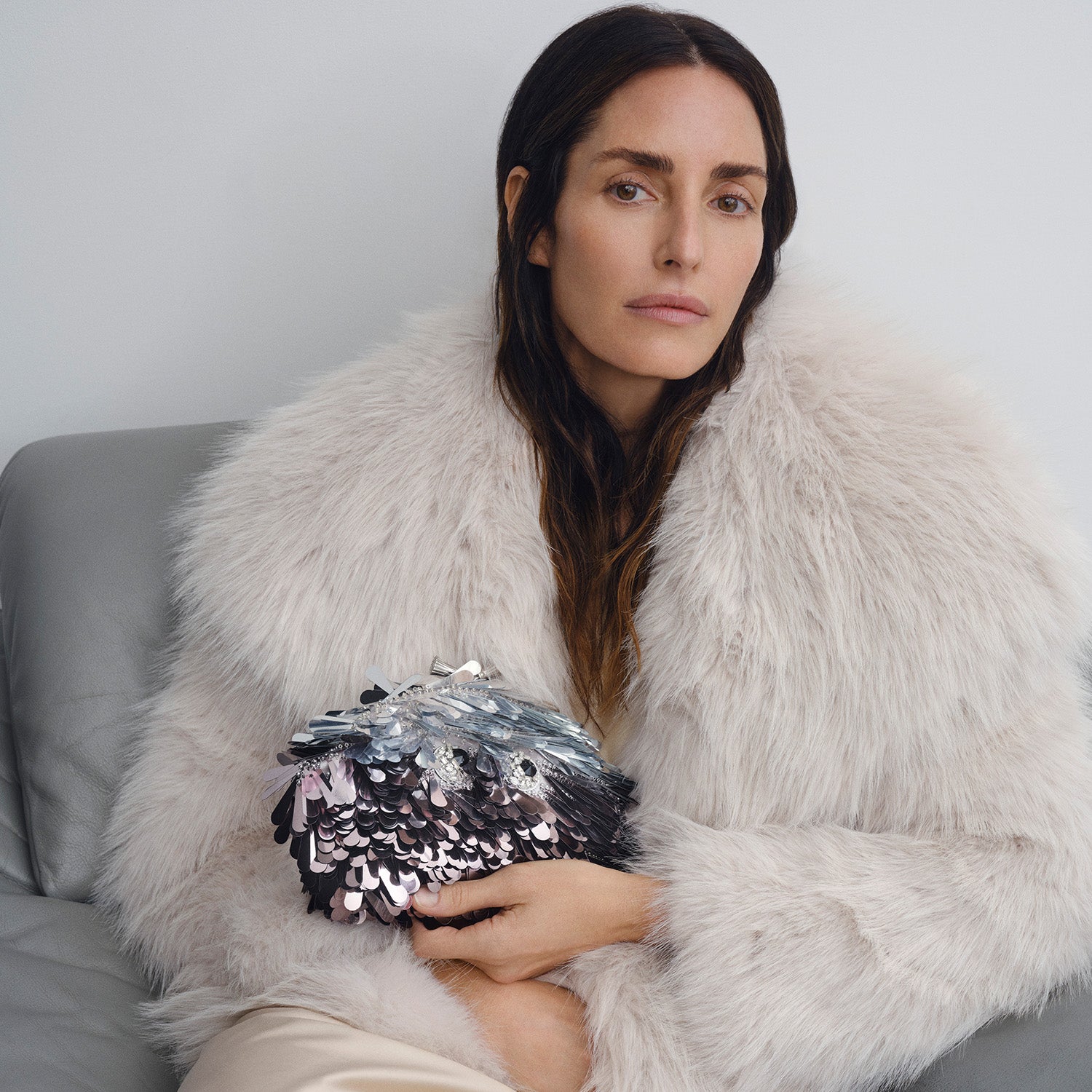 アニヤハインドマーチ　インベーダーアイズ　クラッチバッグ　タッセル　シルバー Eyes エンベリッシュド・クラッチ | Anya Hindmarch JP