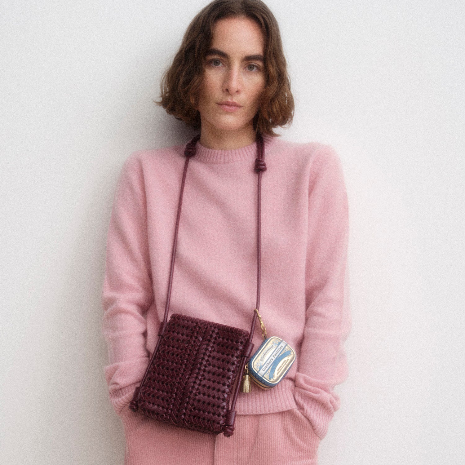 Neeson クロスボディ・ポーチ | Anya Hindmarch JP