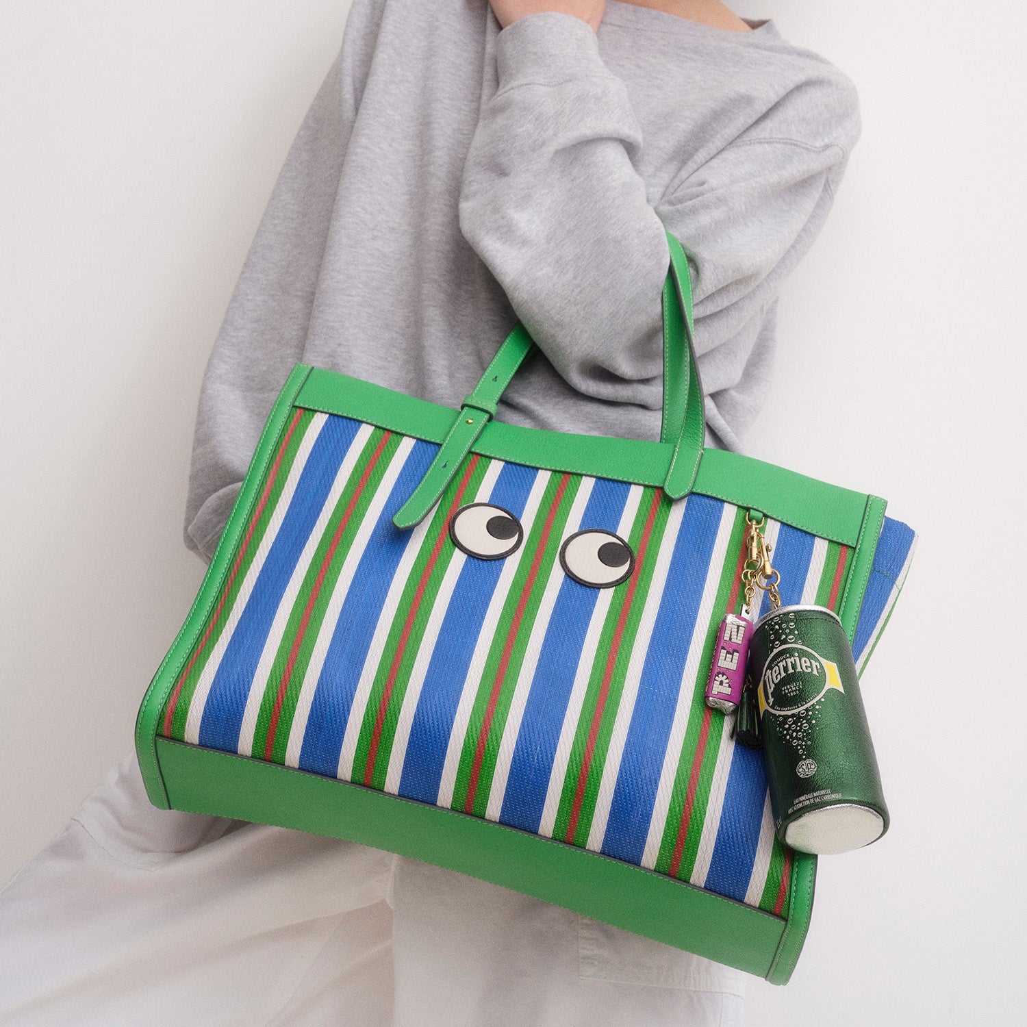 Anya Hindmarch アイズ トートバッグ アイズ ナイロン E/W トート ミニ | Anya Hindmarch JP