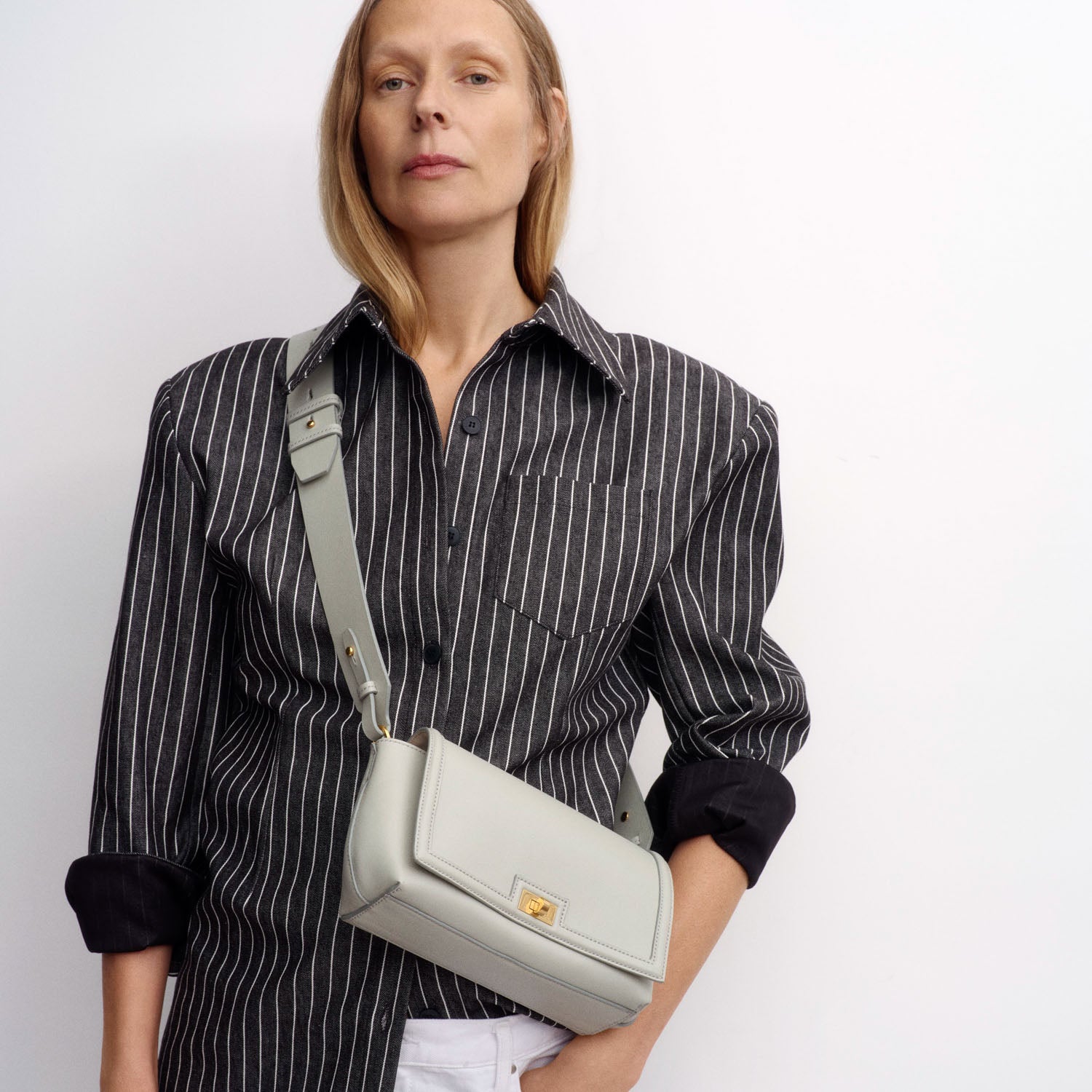 Mortimer：モティマー・フレーム・クロスボディ | Anya Hindmarch JP