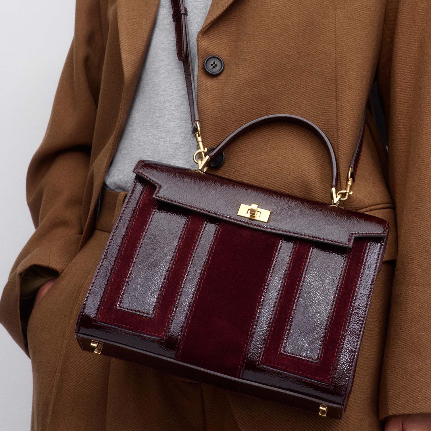 Mortimer：モティマー・パネルド・トップハンドル | Anya Hindmarch JP