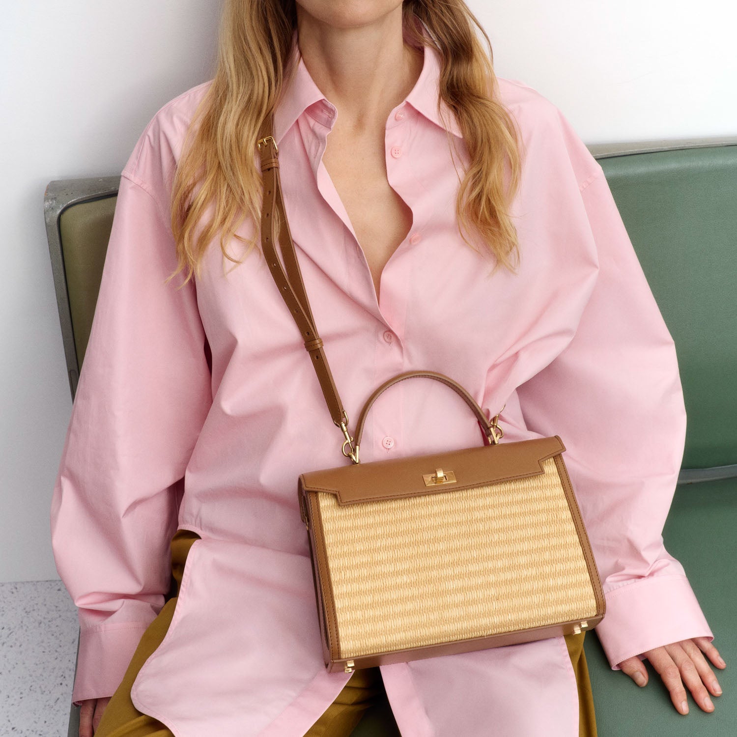 Mortimer：モティマー・ラフィア・トップハンドル | Anya Hindmarch JP