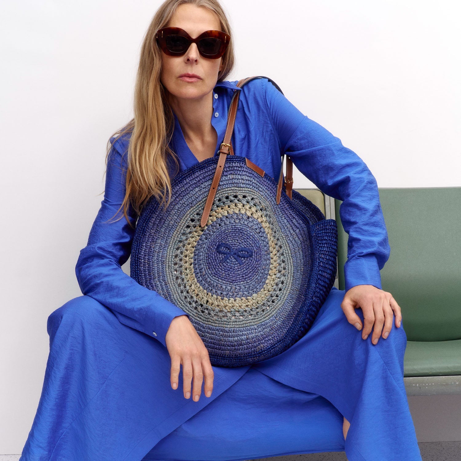 ラフィア・ラウンド・ボウ・トート | Anya Hindmarch JP