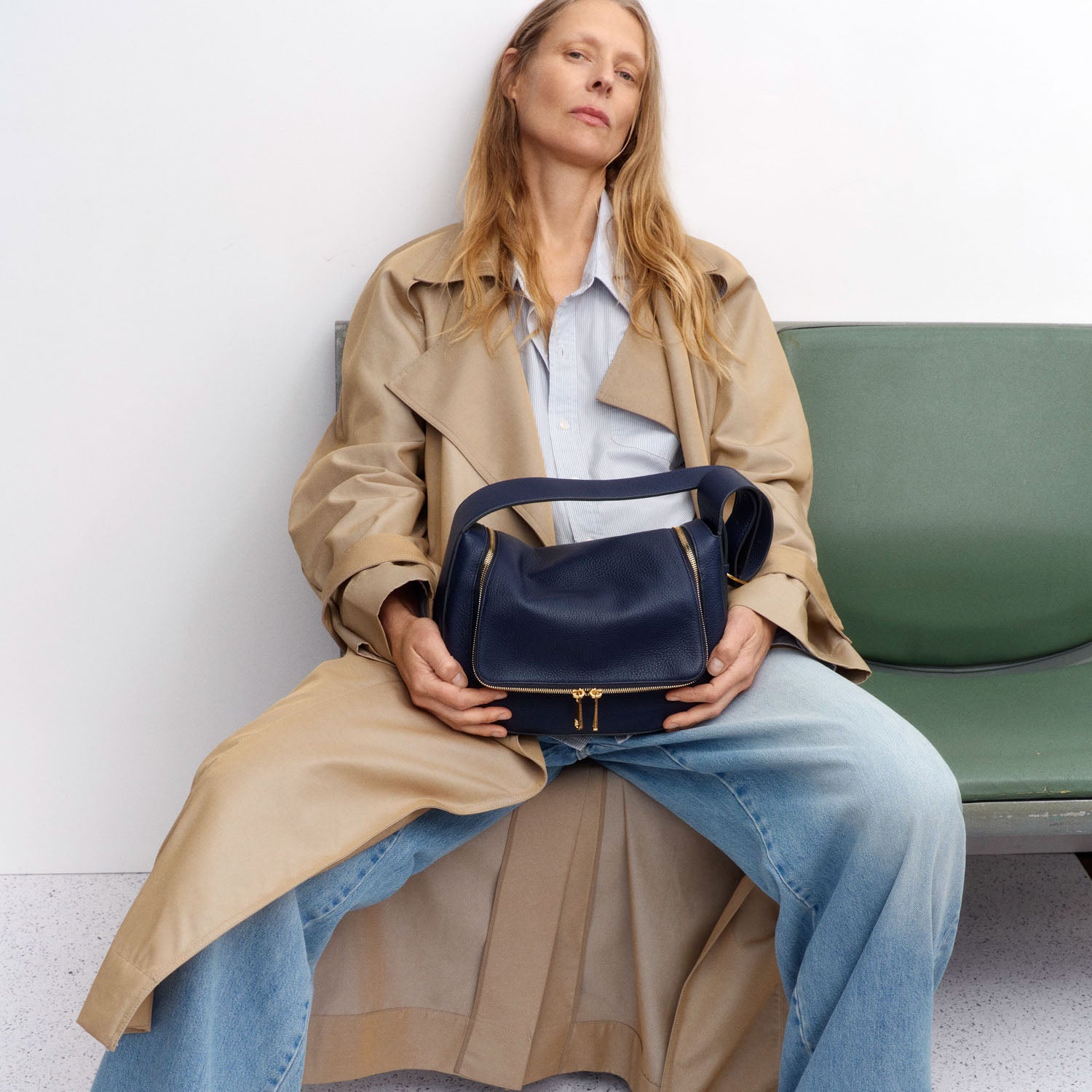 Vere：ヴィア・ショルダーバッグ | Anya Hindmarch JP