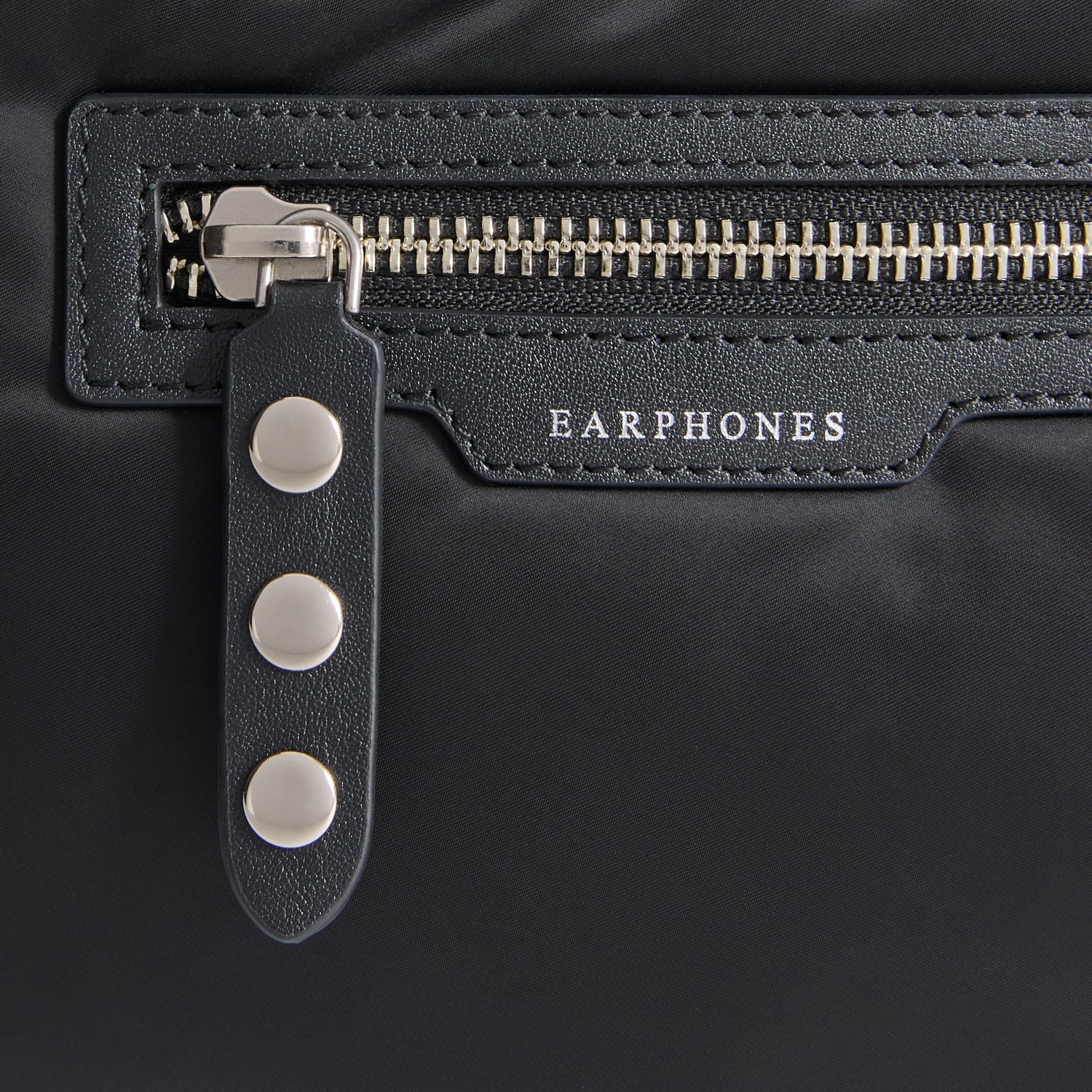 Andy 様　限定 スタッズ・トリプル・ジップ・クロスボディ | Anya Hindmarch JP