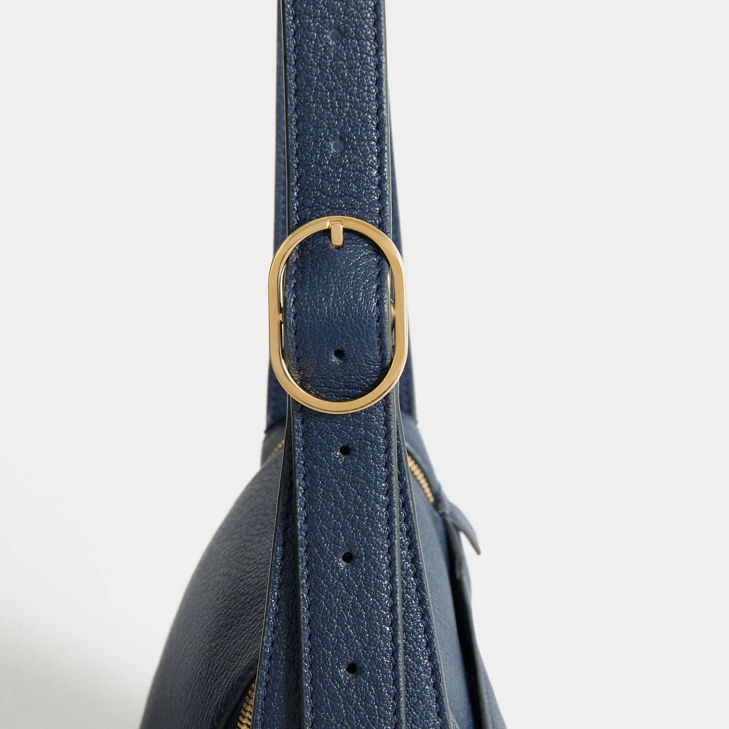 Vere：ヴィア・スモール・クロスボディ | Anya Hindmarch JP