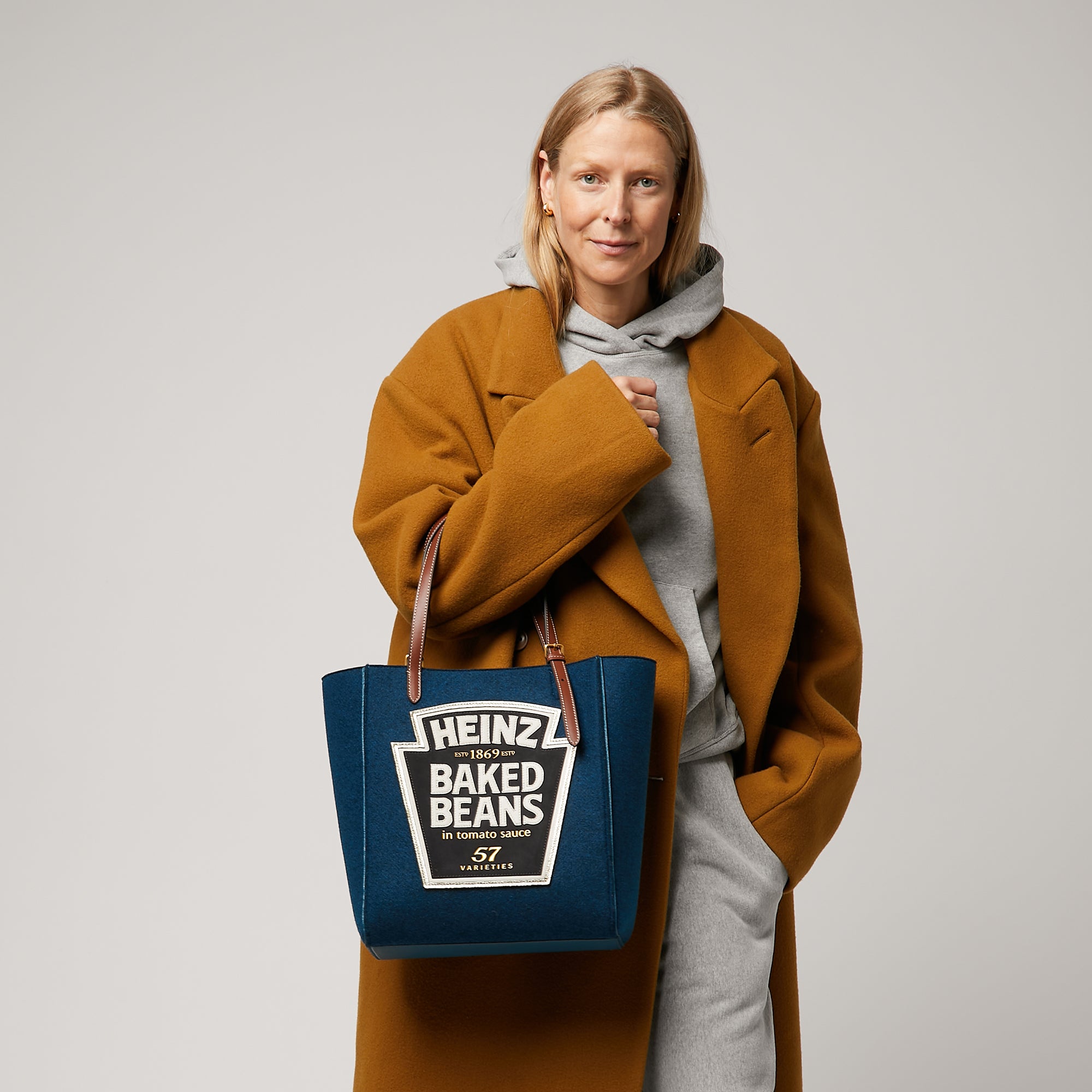 Heinz」フェルト トート スモール | Anya Hindmarch JP