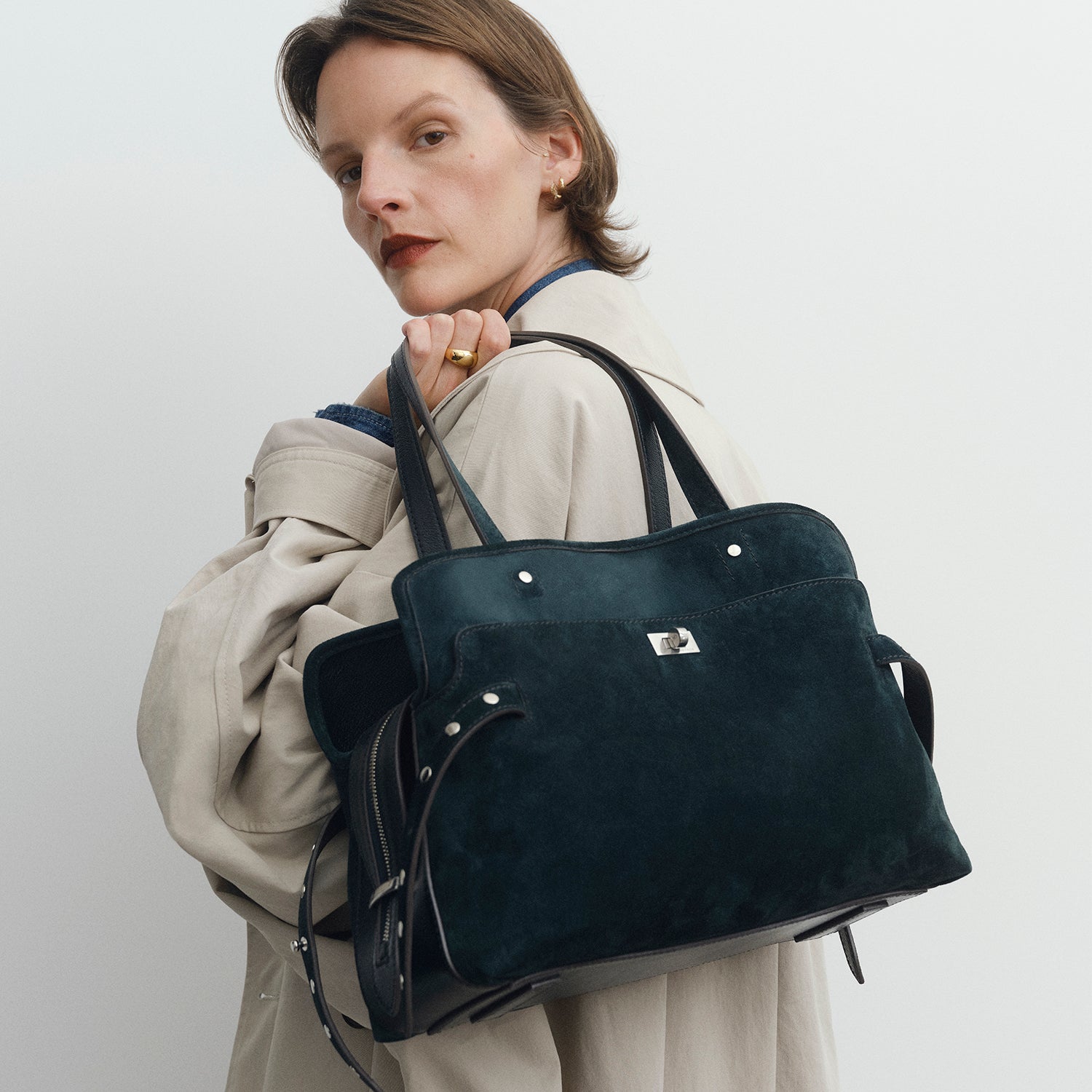 ウィルソン スタッズ ショルダー バッグ | Anya Hindmarch JP ウィルソン スタッズ ショルダー バッグ | Anya Hindmarch JP