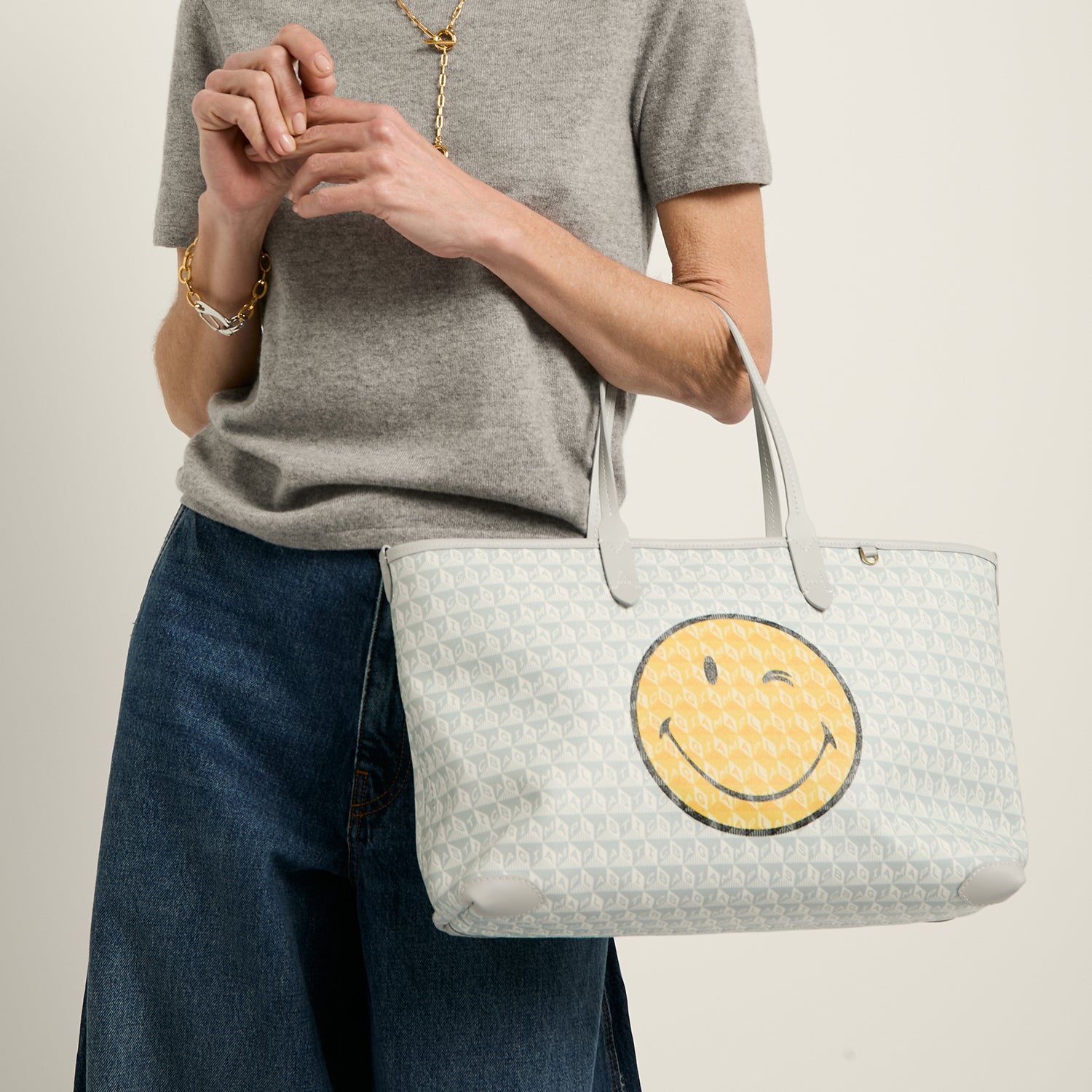 I AM A Plastic Bag」スモール ウィンク ジップ トート | Anya  