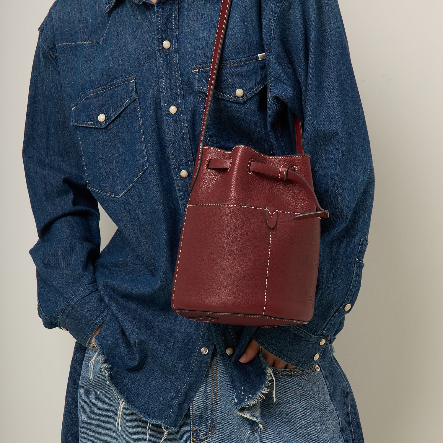 Return To Nature スモール バケット バッグ | Anya Hindmarch JP