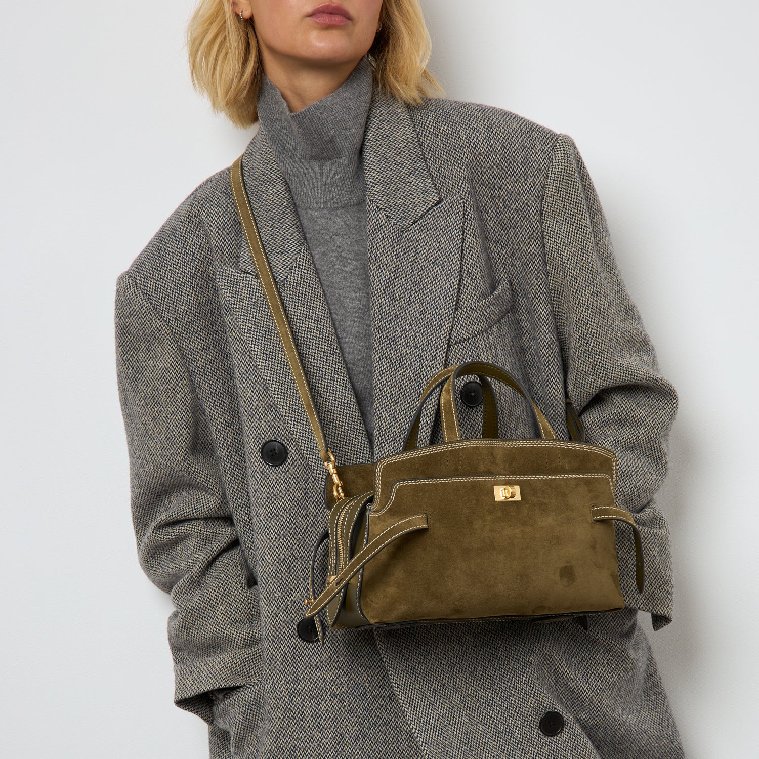 アニヤハインドマーチ　ウィルソンクロスボディ Wilson: ウィルソン・クロスボディ | Anya Hindmarch JP