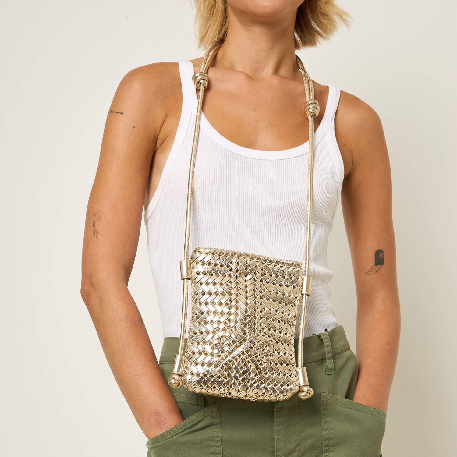 ANYA HINDMARCH アニヤ ハインドマーチ 5050925 179225 ポーチ