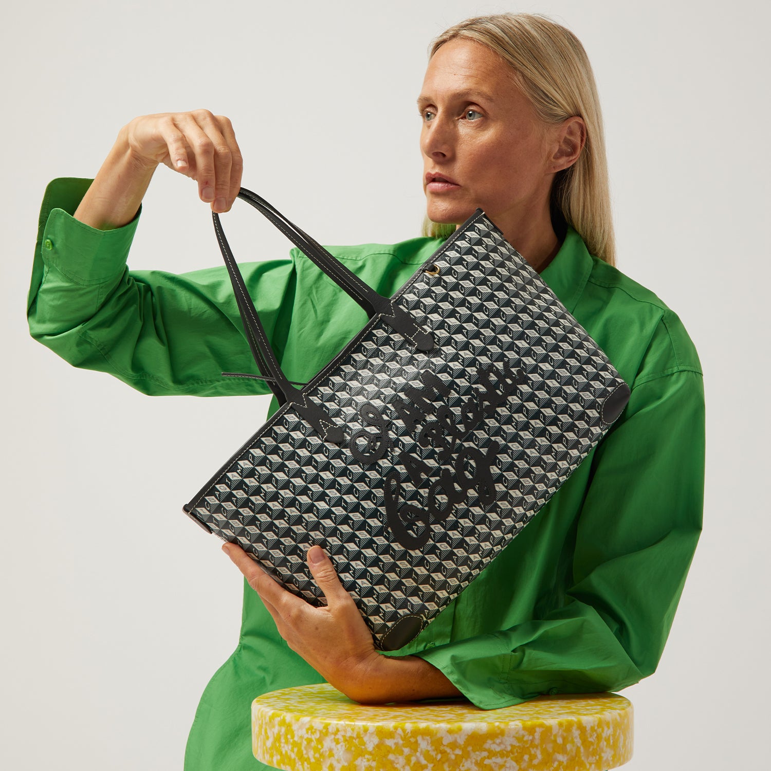 I AM A Plastic Bag」 スモール モチーフ トート | Anya Hindmarch JP