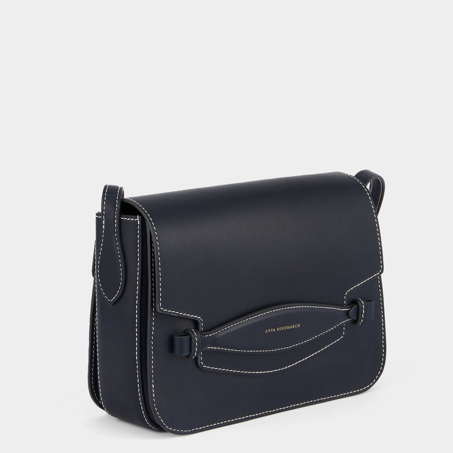 《美品・正規店購入品》Anya Hindmarch／黒 素材···牛革(本革)