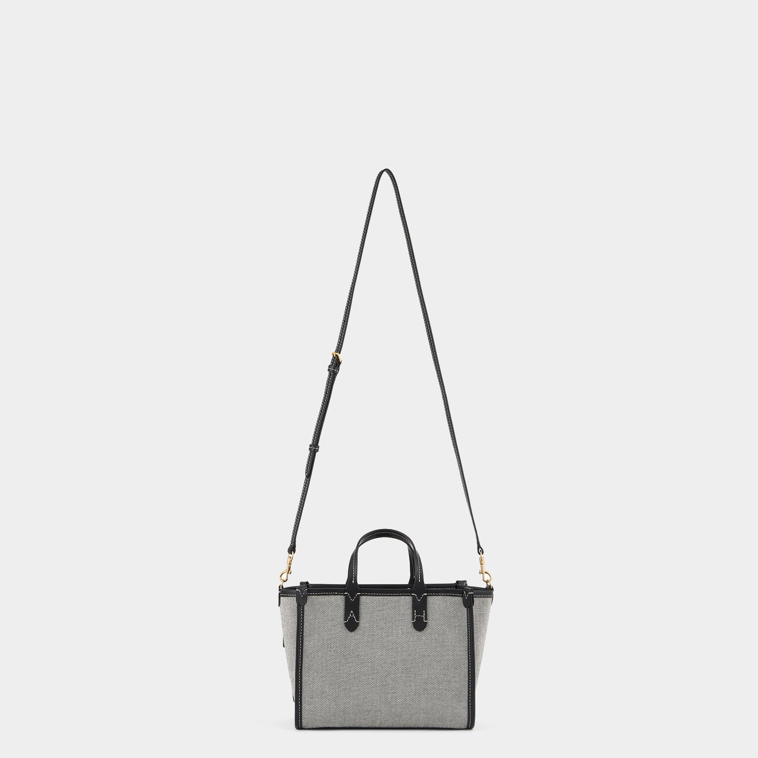 XS ポケット トート -

                  
                    Mixed Canvas in Salt and Pepper -
                  

                  Anya Hindmarch JP
