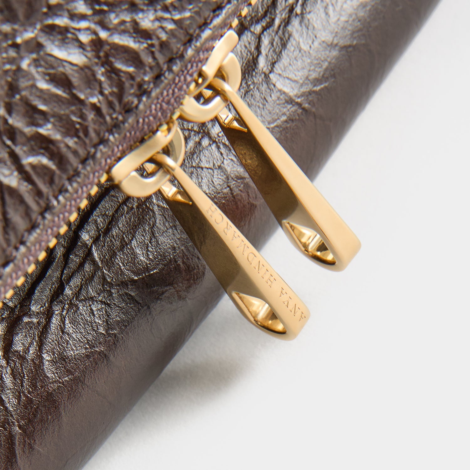 Vere：ヴィア「Two Way」ショルダーバッグ | Anya Hindmarch JP