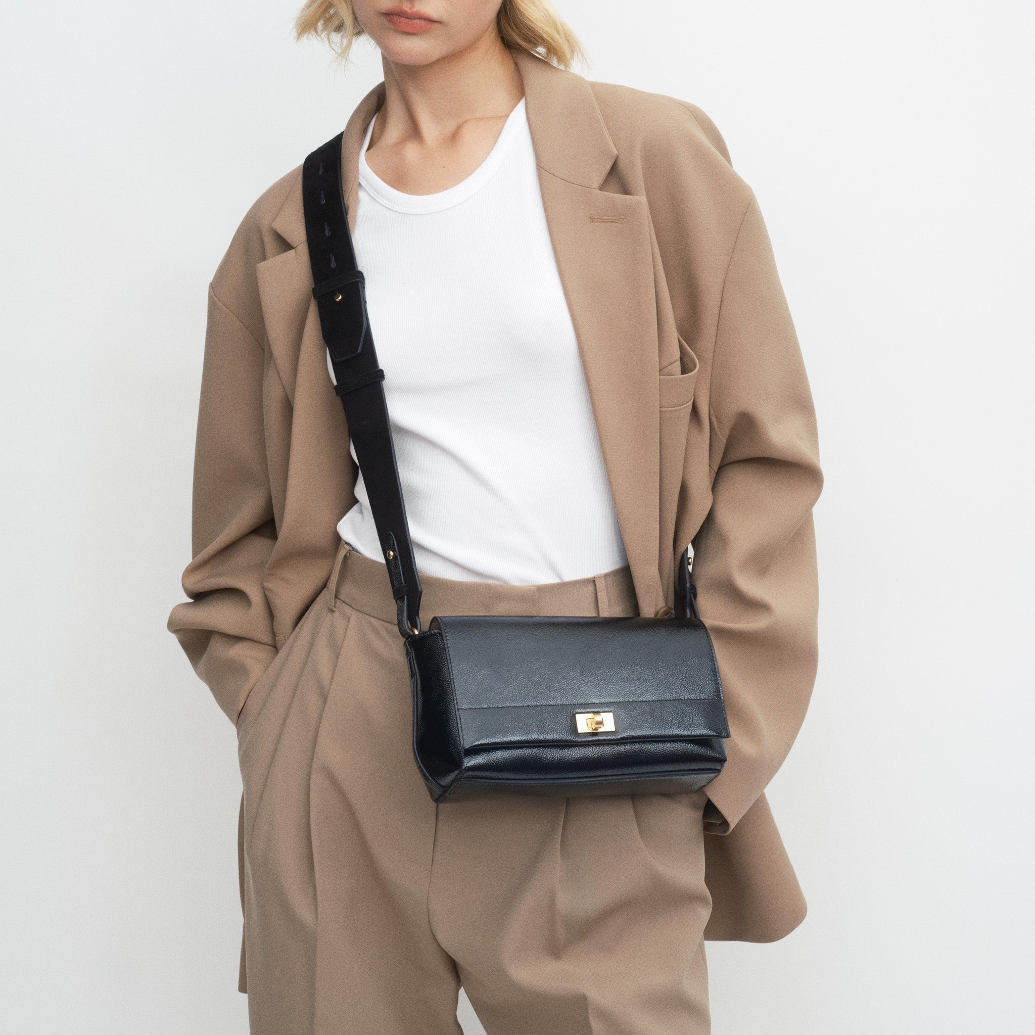 Mortimer：モティマー・クロスボディ | Anya Hindmarch JP