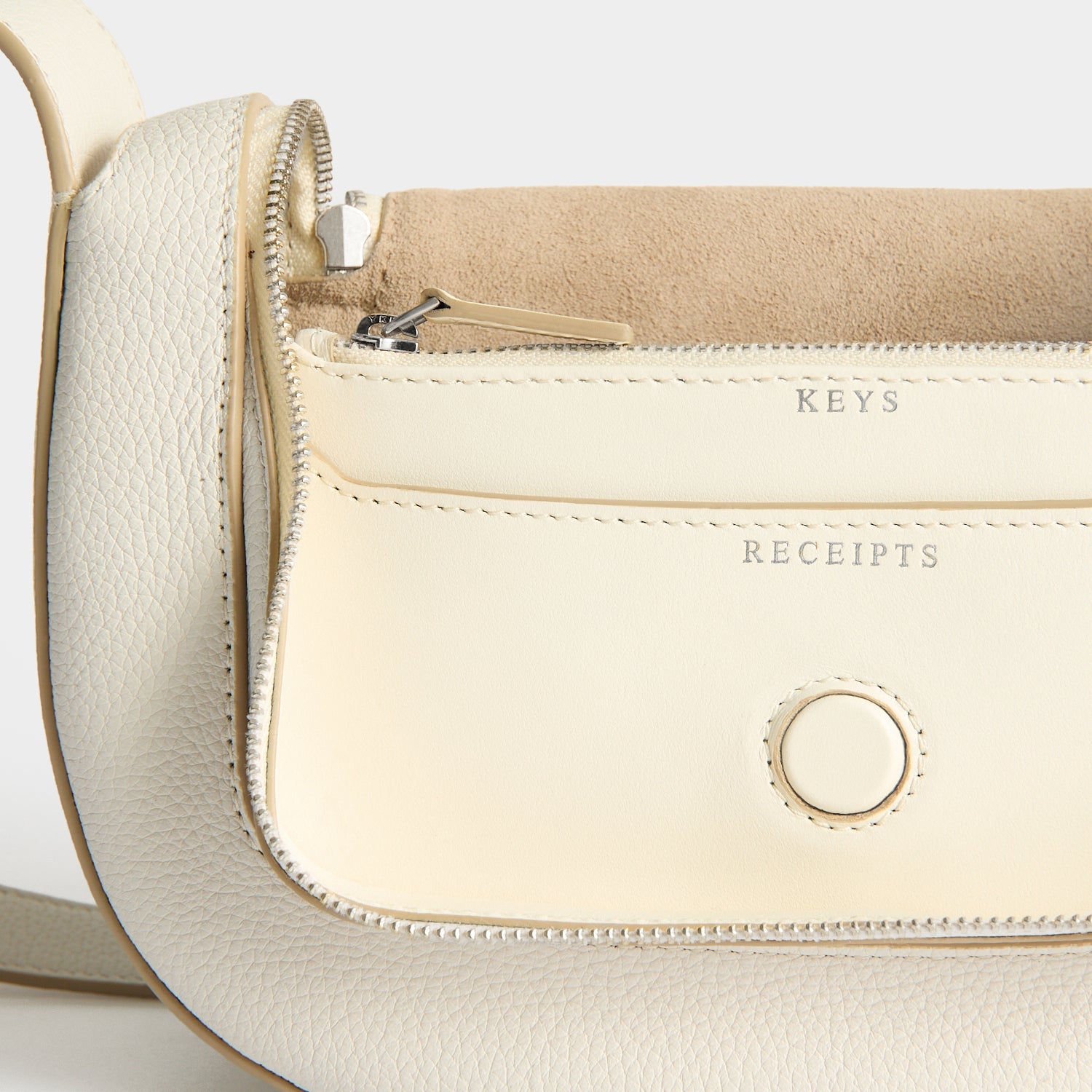 新品未使用 Anya Hindmarch◆Vere スモールソフトサッチェル Vere：ヴィア・スモール・クロスボディ | Anya Hindmarch JP