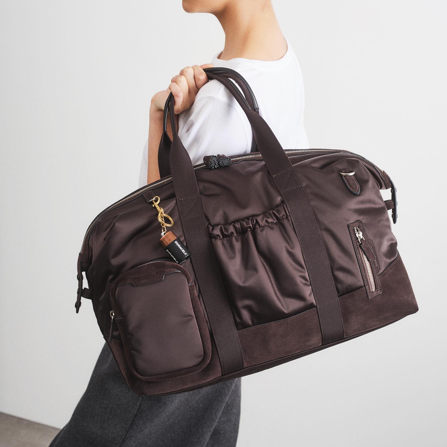 パッデッド・マキシ・インフライト・トラベル・バッグ | Anya Hindmarch JP