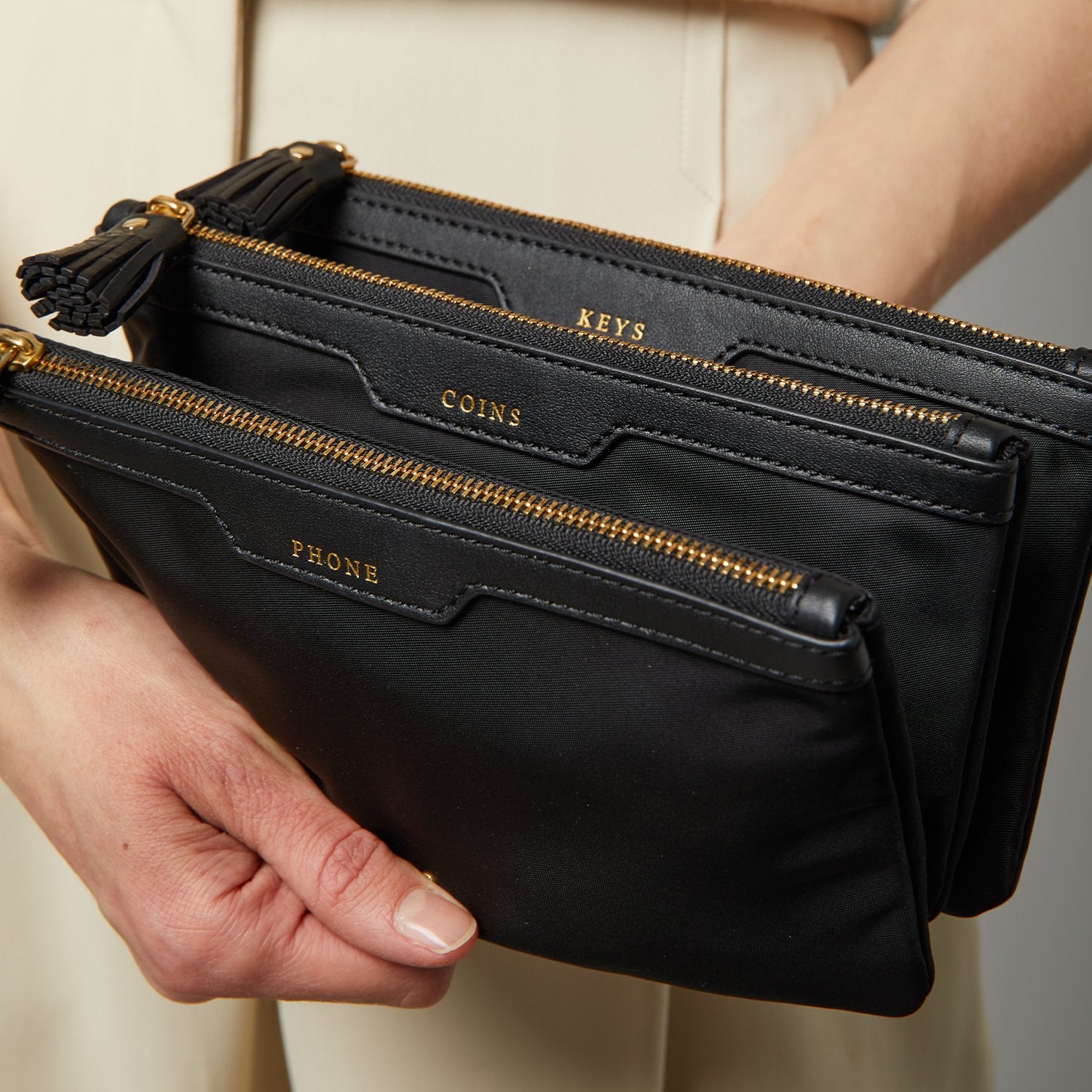 最適な材料 ☆未使用☆ANYAHINDMARCH.リアルファーミニポーチ 