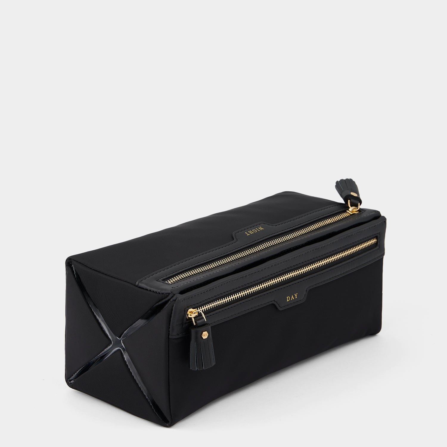 Night and Day」 ポーチ | Anya Hindmarch JP