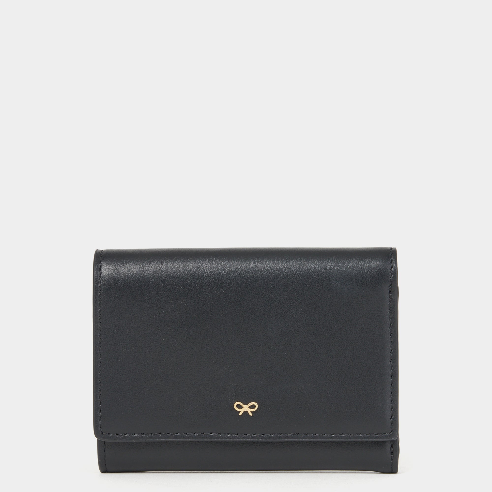 《美品・正規店購入品》Anya Hindmarch／黒 素材···牛革(本革)