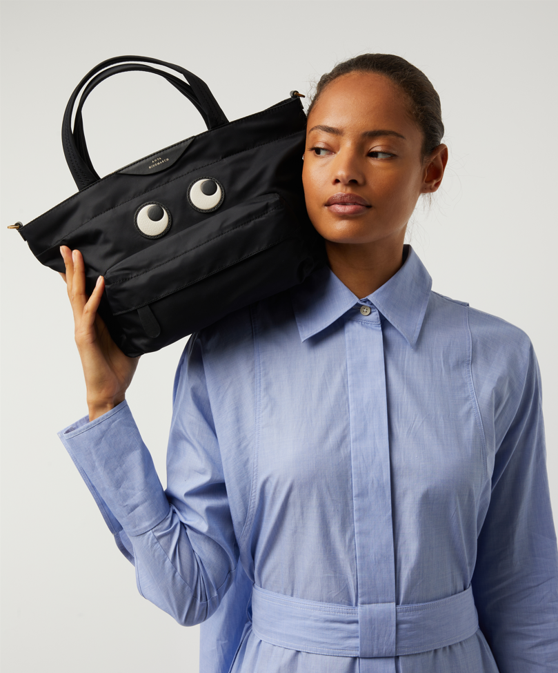 アイズ ナイロン E/W トート ミニ | Anya Hindmarch JP