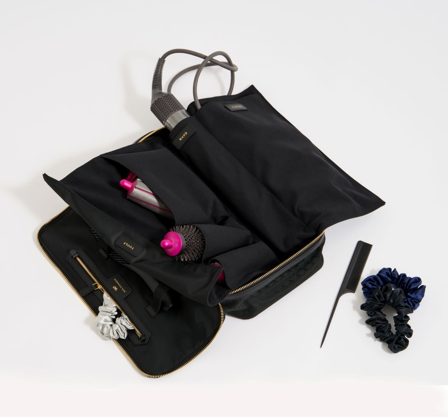 ヘア キット トラベル ポーチ -

          
            AH Logo Nylon in Black -
          

          Anya Hindmarch JP
