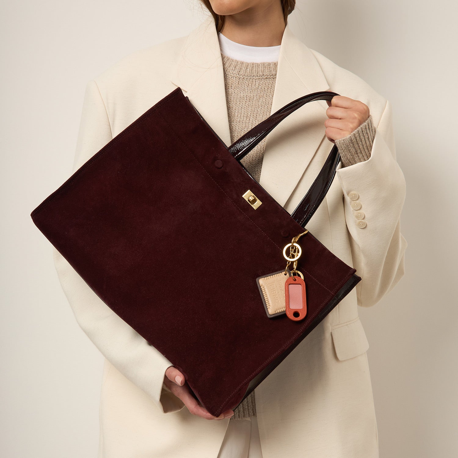 ラゲッジ タグ -

          
            Shiny Capra in Burnt Sienna -
          

          Anya Hindmarch JP
