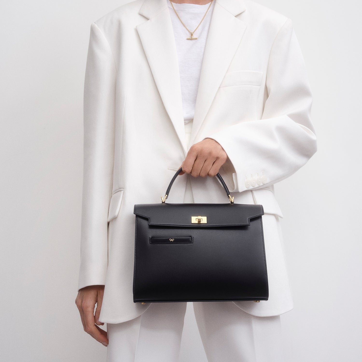 Mortimer：モティマー・トップハンドル -

          
            Shiny Box Calf in Black -
          

          Anya Hindmarch JP
