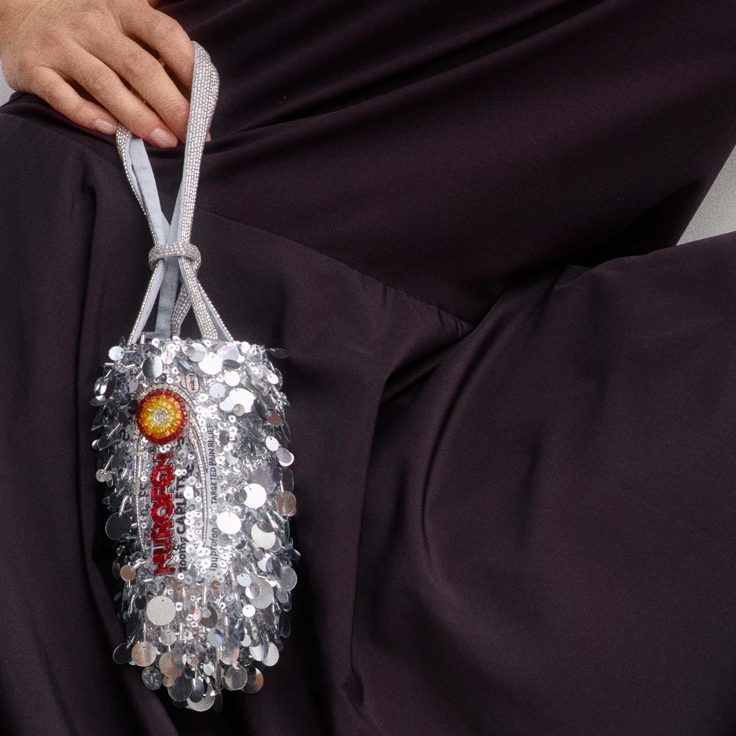 「Nurofen」ミニ・バケット・バッグ