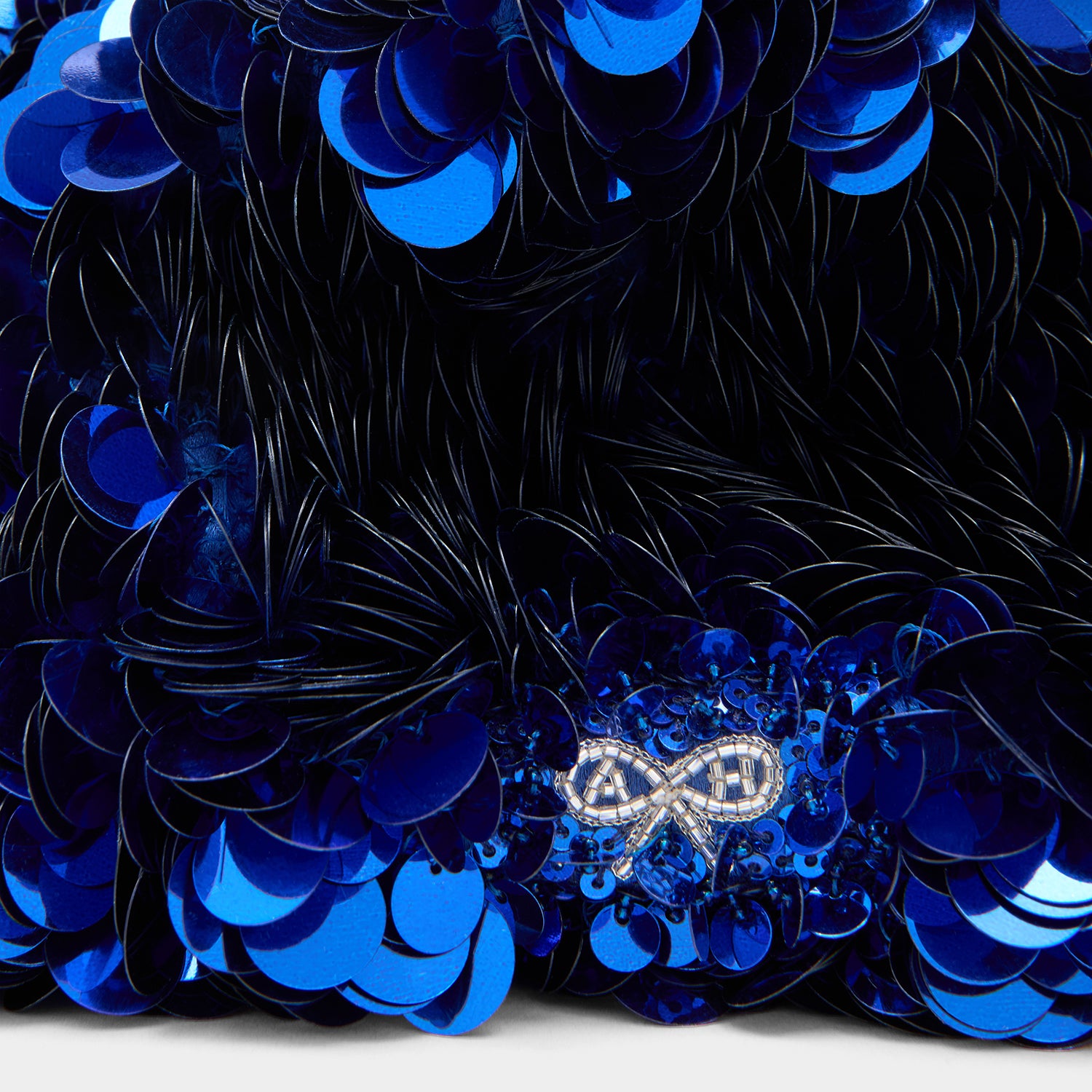 「Frosted Flakes」ミニ・トート -

          
            Satin in Blueberry -
          

          Anya Hindmarch JP
