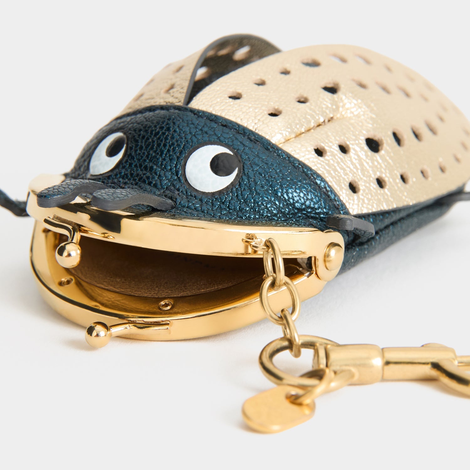 Bug コインパース・チャーム | Anya Hindmarch JP