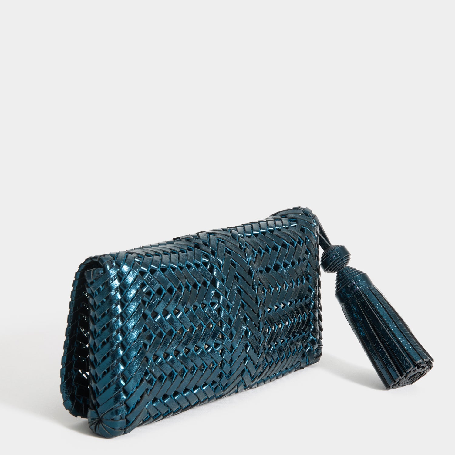 Neeson: ニーソン・タッセル・クラッチ -

          
            Capra Leather in Metallic Blue -
          

          Anya Hindmarch JP
