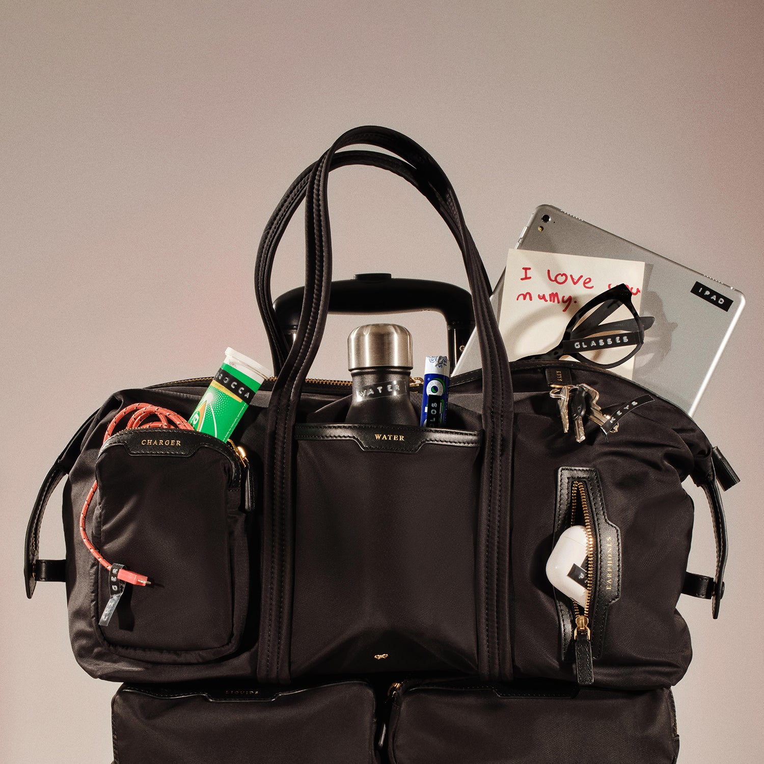 インフライト・バッグ -

          
            Recycled Nylon with PU in Black -
          

          Anya Hindmarch JP
