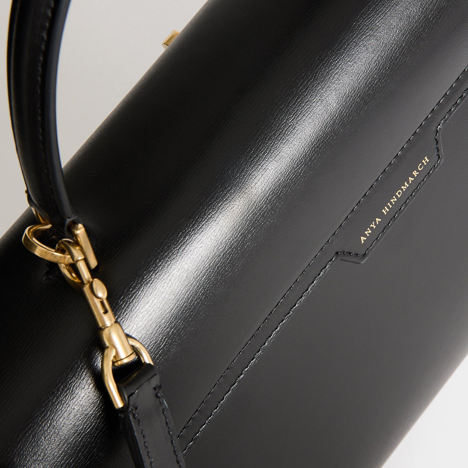 Mortimer：モティマー・トップハンドル -

          
            Shiny Box Calf in Black -
          

          Anya Hindmarch JP
