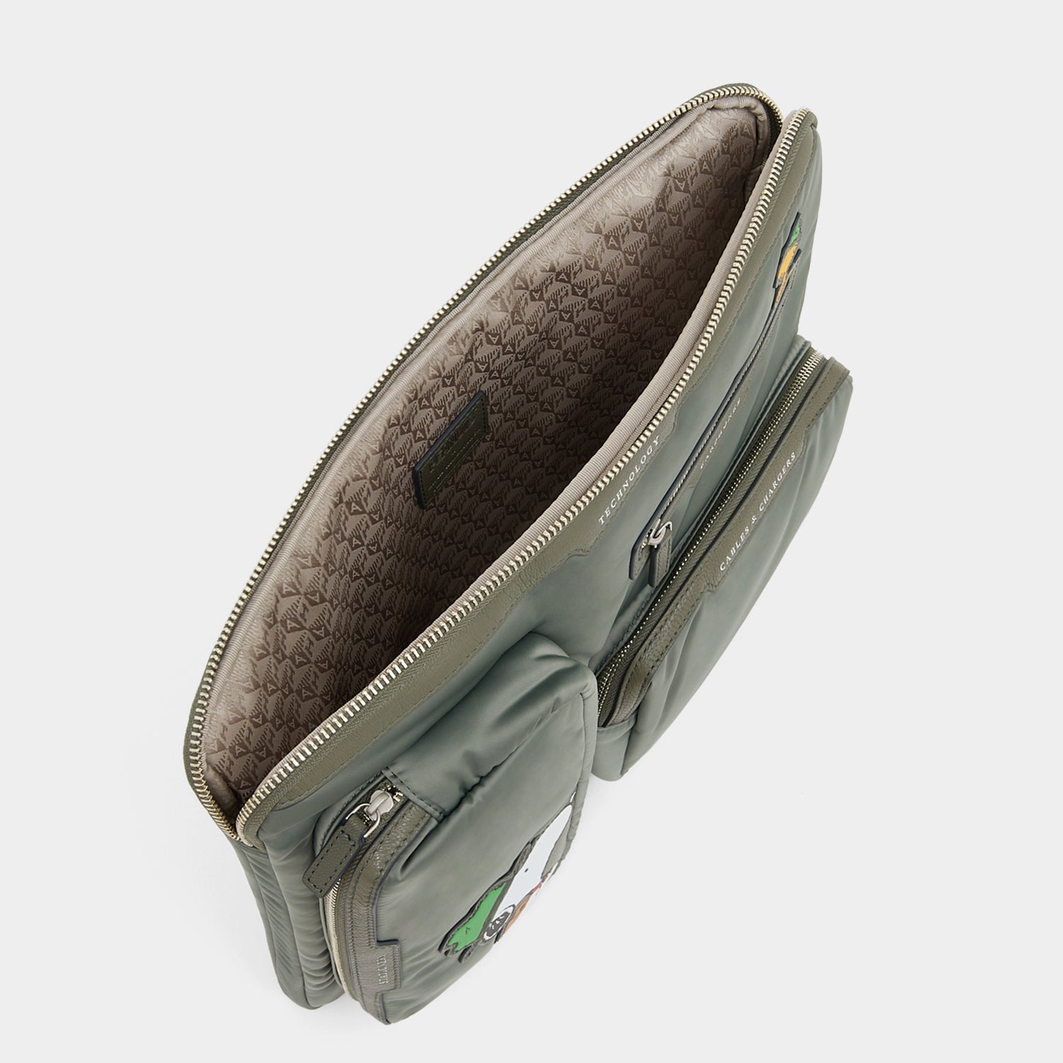 Peanuts「Snoopy」テクノロジー・ケース -

          
            Recycled padded fabric in Fern Green -
          

          Anya Hindmarch JP
