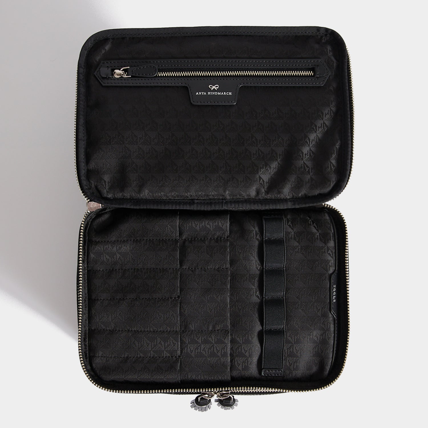 スタッズ・バニティ・キット | Anya Hindmarch JP