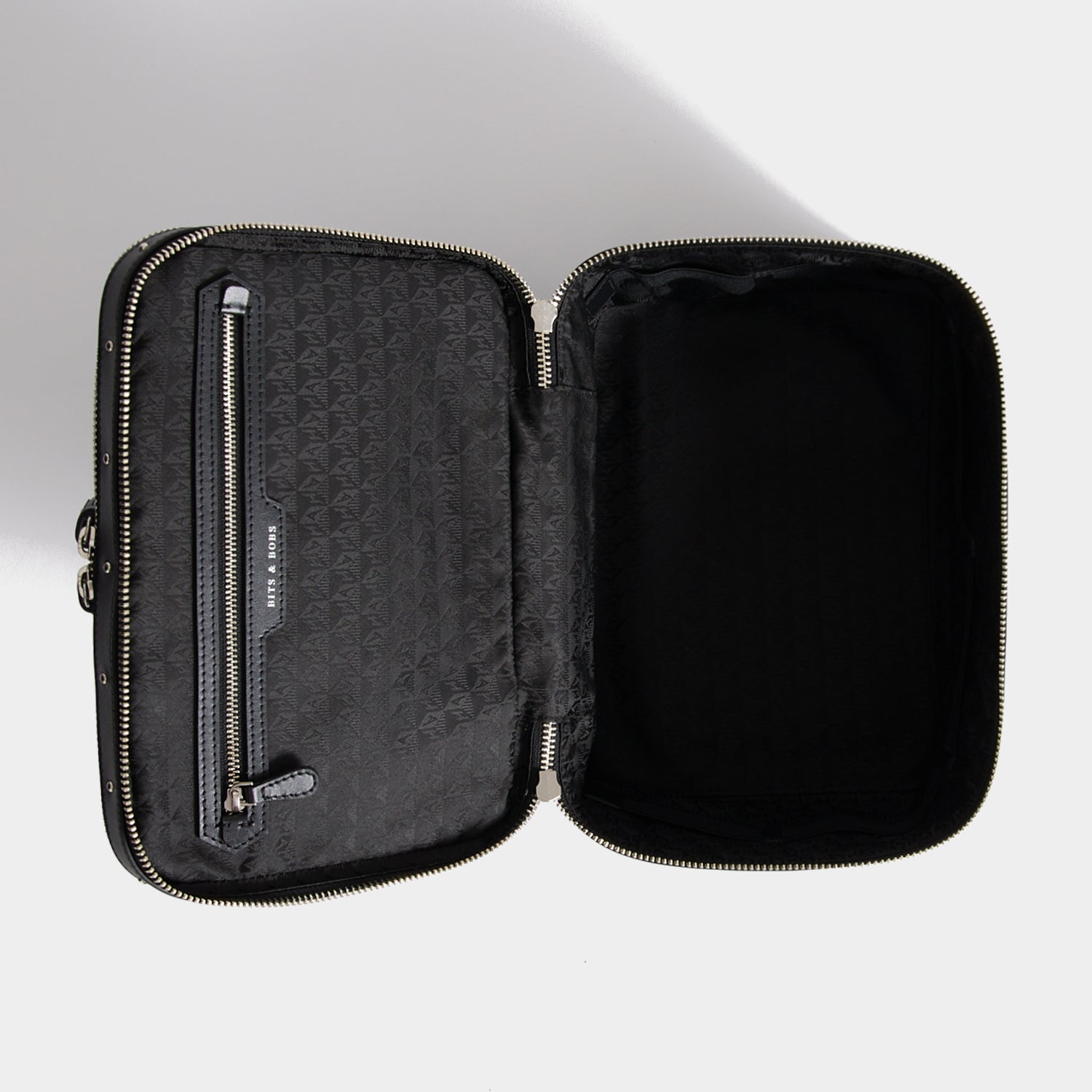 スタッズ・バニティ・キット | Anya Hindmarch JP