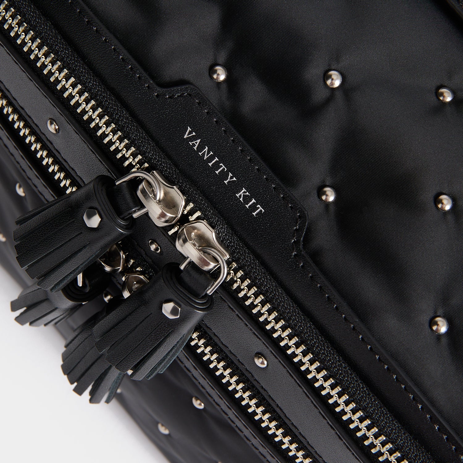 ANYA HINDMARCH バニティキット スタッズ・バニティ・キット | Anya Hindmarch JP