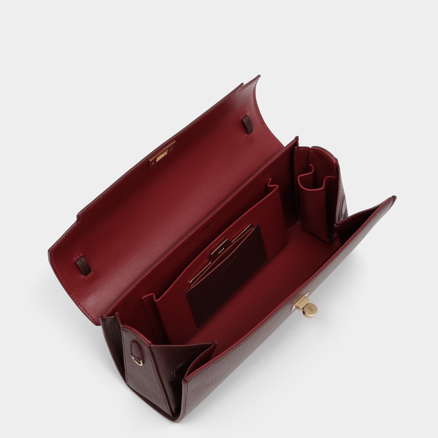 Mortimer：モティマー・クラッチ -

          
            Crosshatch Leather in Barolo Red  -
          

          Anya Hindmarch JP

