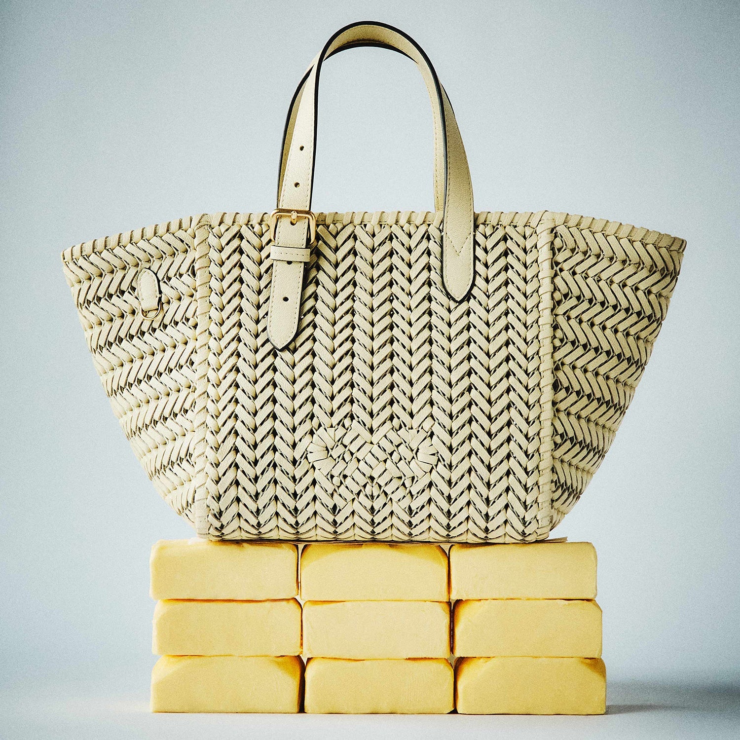 ＮＹ1147品 Neeson：ニーソン・スモール・スクェア・トート | Anya Hindmarch JP