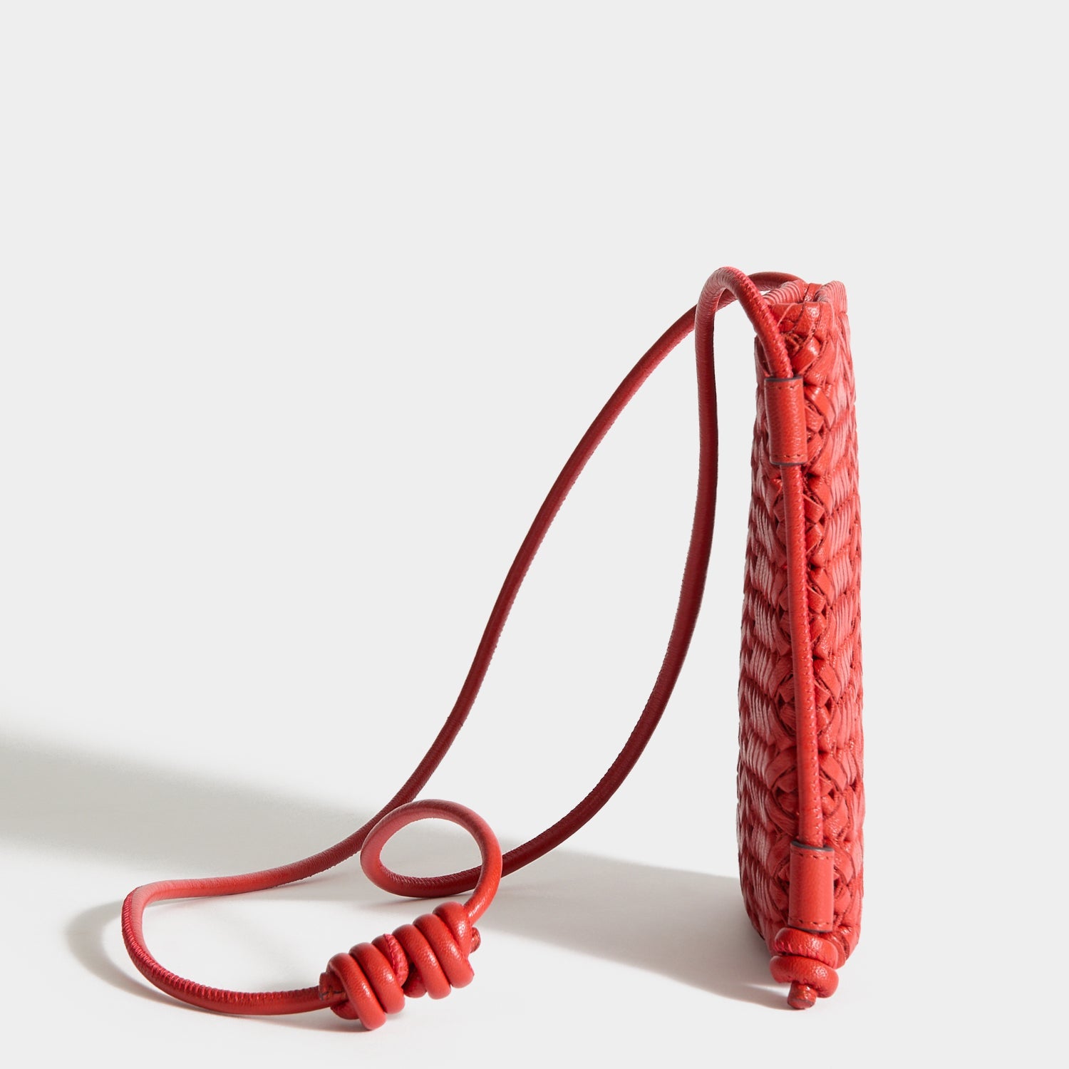 Neeson：ニーソン・クロスボディ・ポーチ | Anya Hindmarch JP