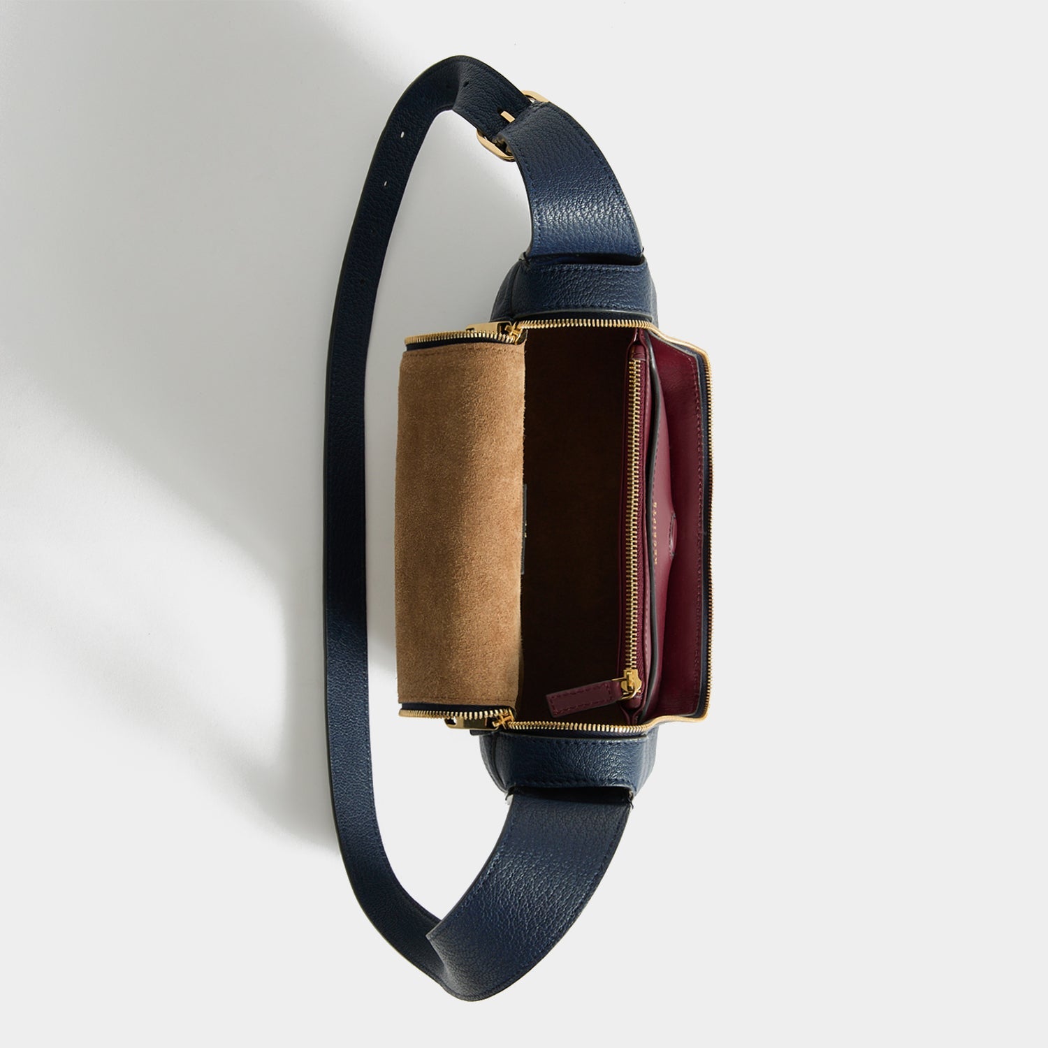 Vere：ヴィア・スモール・クロスボディ | Anya Hindmarch JP