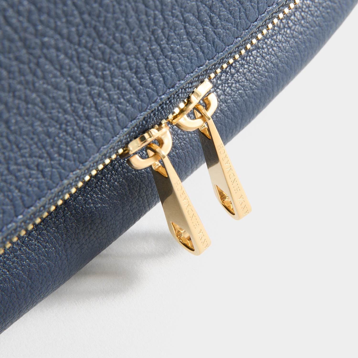 Vere：ヴィア・ショルダーバッグ | Anya Hindmarch JP