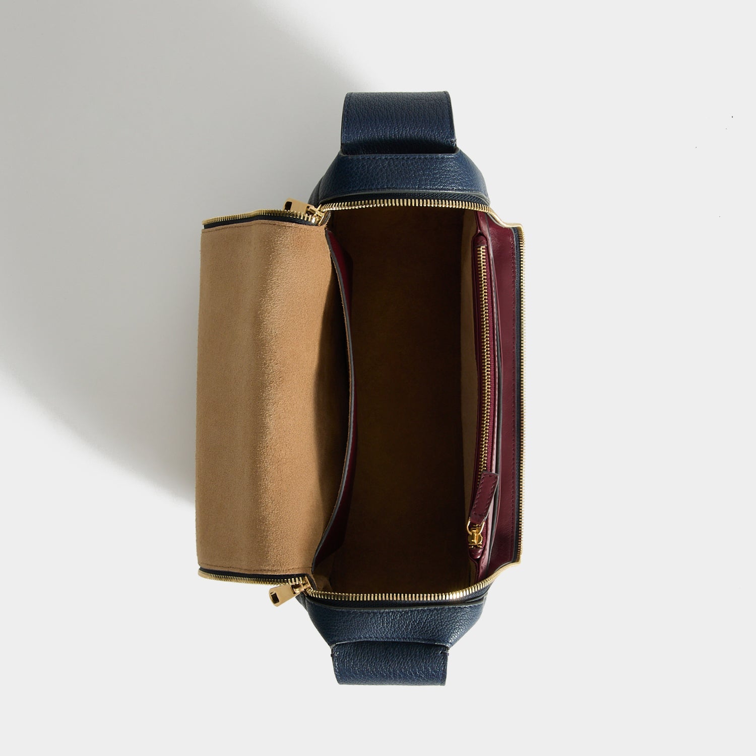 Vere：ヴィア・ショルダーバッグ | Anya Hindmarch JP