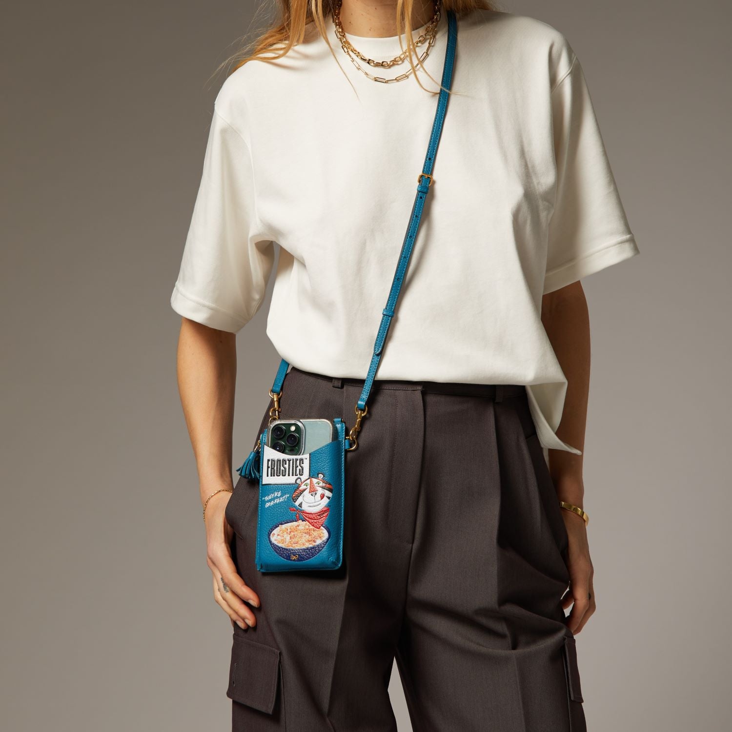 「Frosties」ジップ フォーンポーチ -

          
            Shiny Capra in Light Petrol -
          

          Anya Hindmarch JP
