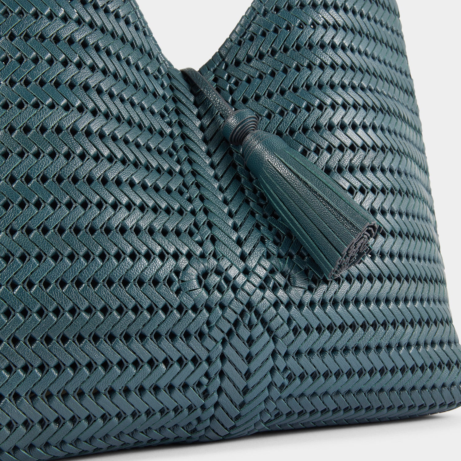 ニーソン タッセル ホーボー -

                  
                    Shiny Capra in Dark Holly -
                  

                  Anya Hindmarch JP
