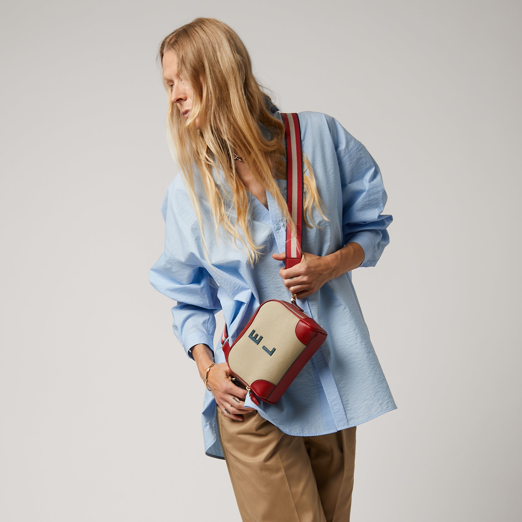 ビスポーク ウォルトン クロスボディ -

          
            Cotton in Red -
          

          Anya Hindmarch JP
