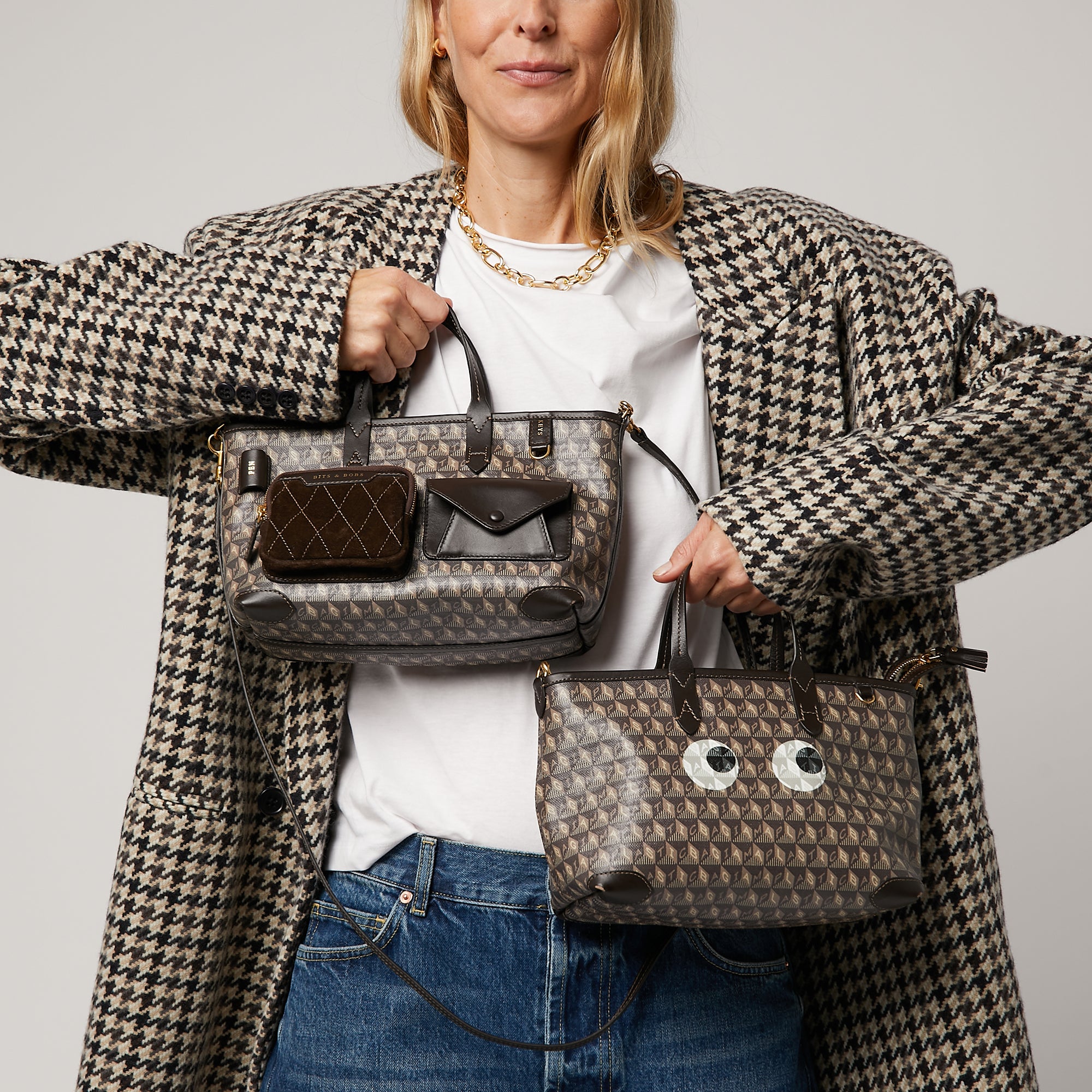 「I AM A Plastic Bag」 XS アイズ トート -

                  
                    Recycled Coated Canvas in Truffle -
                  

                  Anya Hindmarch JP
